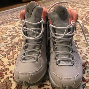 Columbia women’s waterproof hiking boots size 8